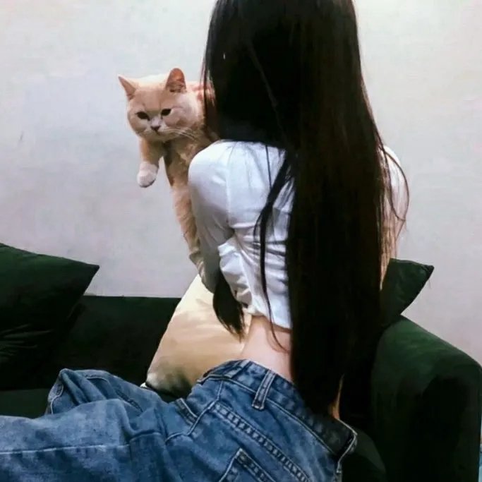 女孩向前冲